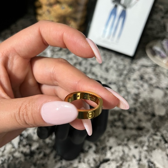 Woman’s rings - Picture 5 of 10